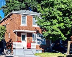 77A RUNNYMEDE ROAD  Toronto, ON M6S 2Y4