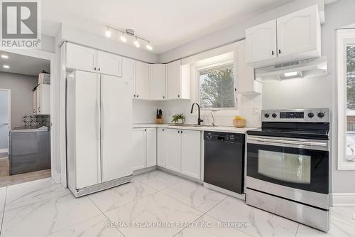 41 John Martin Crescent, Hamilton, ON - Indoor Photo Showing Kitchen