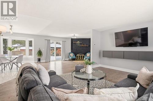 41 John Martin Crescent, Hamilton, ON - Indoor Photo Showing Living Room