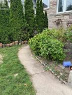 2 - 98 FRONTENAC AVENUE  Toronto, ON M5N 1Z9