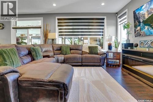 25 Hudson Drive, Pilot Butte, SK - Indoor Photo Showing Living Room