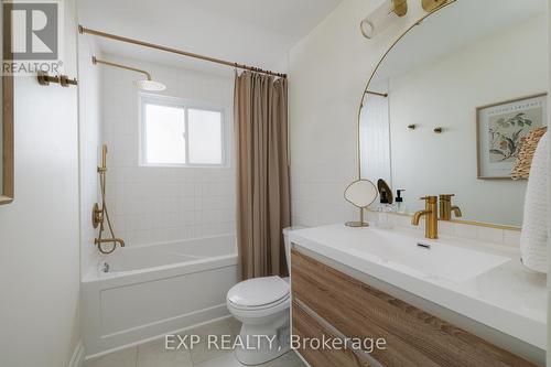 144 Rossford Crescent, Kitchener, ON - Indoor Photo Showing Bathroom