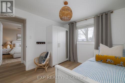 144 Rossford Crescent, Kitchener, ON - Indoor Photo Showing Bedroom