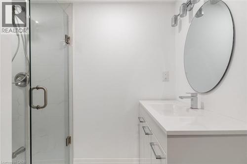 367 Hillside Avenue, Hamilton, ON - Indoor Photo Showing Bathroom