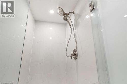 367 Hillside Avenue, Hamilton, ON - Indoor Photo Showing Bathroom