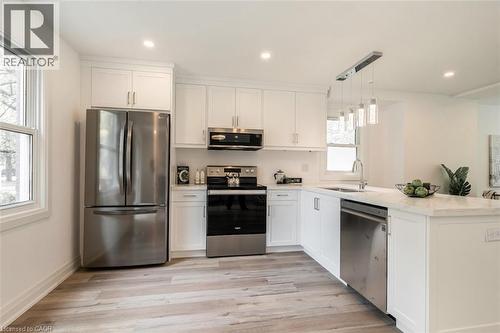 367 Hillside Avenue, Hamilton, ON - Indoor Photo Showing Kitchen