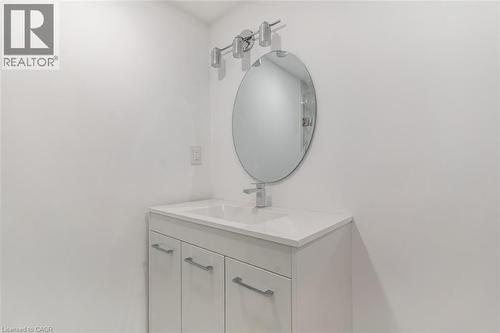 367 Hillside Avenue, Hamilton, ON - Indoor Photo Showing Bathroom