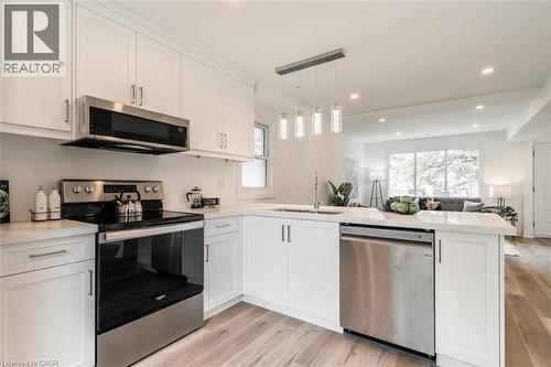 367 Hillside Avenue, Hamilton, ON - Indoor Photo Showing Kitchen With Upgraded Kitchen