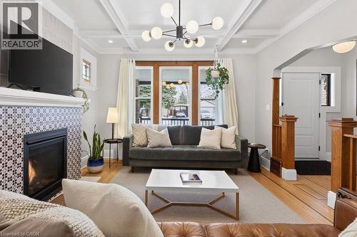 108 Rosslyn Avenue S, Hamilton, ON - Indoor Photo Showing Living Room With Fireplace