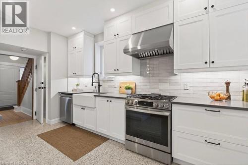 108 Rosslyn Avenue S, Hamilton, ON - Indoor Photo Showing Kitchen With Upgraded Kitchen