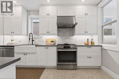 108 Rosslyn Avenue S, Hamilton, ON - Indoor Photo Showing Kitchen With Upgraded Kitchen