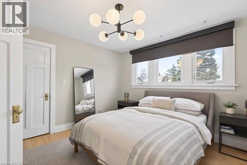 108 Rosslyn Avenue S, Hamilton, ON - Indoor Photo Showing Bedroom