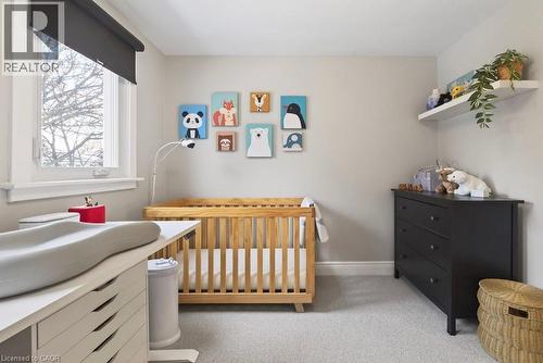 108 Rosslyn Avenue S, Hamilton, ON - Indoor Photo Showing Bedroom