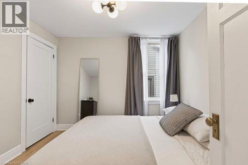 108 Rosslyn Avenue S, Hamilton, ON - Indoor Photo Showing Bedroom