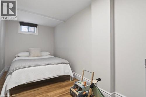 108 Rosslyn Avenue S, Hamilton, ON - Indoor Photo Showing Bedroom