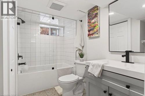 108 Rosslyn Avenue S, Hamilton, ON - Indoor Photo Showing Bathroom