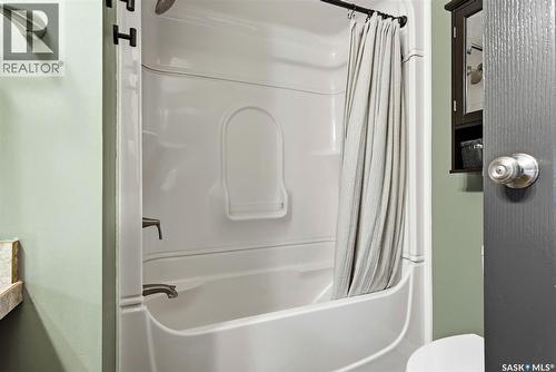 207 Paynter Crescent, Regina, SK - Indoor Photo Showing Bathroom