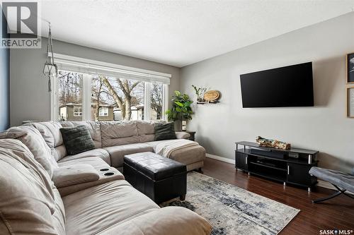 207 Paynter Crescent, Regina, SK - Indoor Photo Showing Living Room