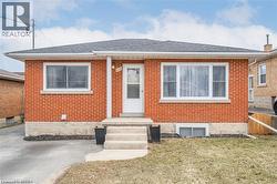 426 HIGHLAND Road E Unit# A  Kitchener, ON N2M 3W7