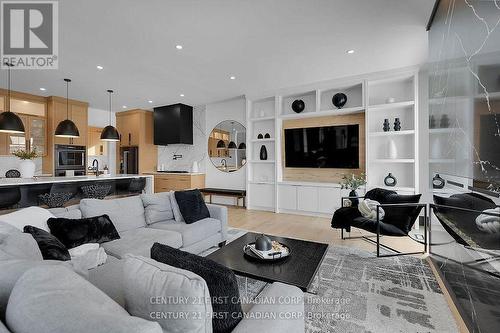 1741 Upper West Avenue, London South (South B), ON - Indoor Photo Showing Living Room