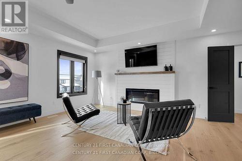 1741 Upper West Avenue, London South (South B), ON - Indoor With Fireplace
