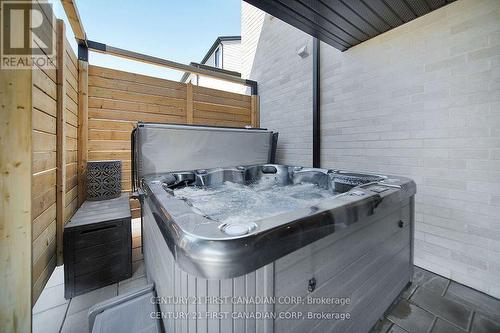 1741 Upper West Avenue, London South (South B), ON - Outdoor With Exterior