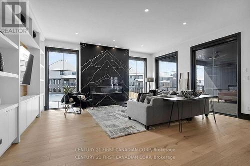 1741 Upper West Avenue, London South (South B), ON - Indoor Photo Showing Living Room