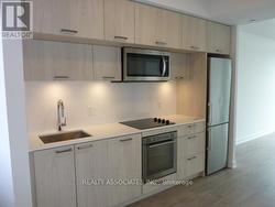 916 - 50 MCCAUL STREET  Toronto, ON M5T 1V9