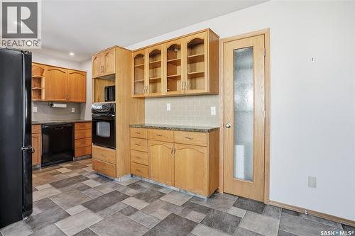 39 Peart Crescent, Regina, SK - Indoor Photo Showing Kitchen