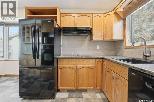 39 Peart Crescent, Regina, SK - Indoor Photo Showing Kitchen