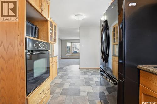 39 Peart Crescent, Regina, SK - Indoor Photo Showing Kitchen