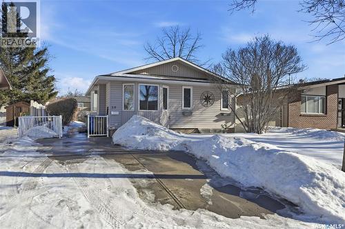 39 Peart Crescent, Regina, SK - Outdoor