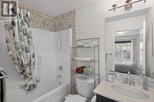 61 Auburn Meadows View Se, Calgary, AB - Indoor Photo Showing Bathroom