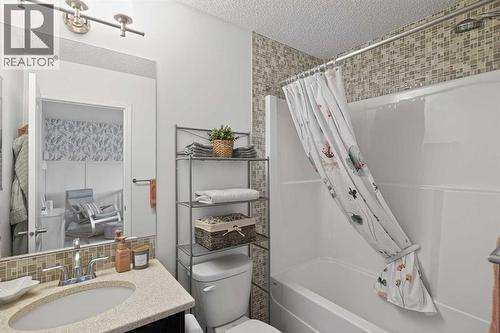 61 Auburn Meadows View Se, Calgary, AB - Indoor Photo Showing Bathroom