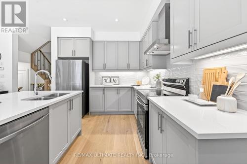 16 Singhampton Road, Vaughan, ON - Indoor Photo Showing Kitchen With Stainless Steel Kitchen With Double Sink With Upgraded Kitchen