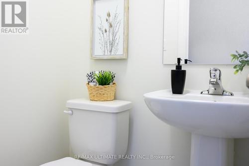 16 Singhampton Road, Vaughan, ON - Indoor Photo Showing Bathroom