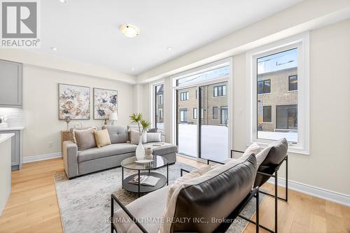 16 Singhampton Road, Vaughan, ON - Indoor Photo Showing Living Room