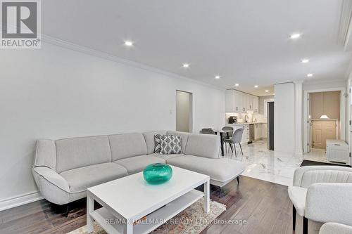 13 Patrick Drive, Aurora, ON - Indoor Photo Showing Living Room