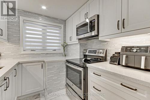 13 Patrick Drive, Aurora, ON - Indoor Photo Showing Kitchen With Stainless Steel Kitchen With Upgraded Kitchen