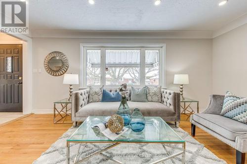 186 FERNWOOD CRESCENT  Hamilton, ON L8T 3L4