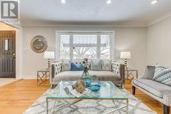 186 FERNWOOD CRESCENT  Hamilton, ON L8T 3L4