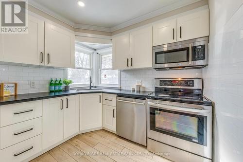 186 Fernwood Crescent, Hamilton, ON - Indoor Photo Showing Kitchen