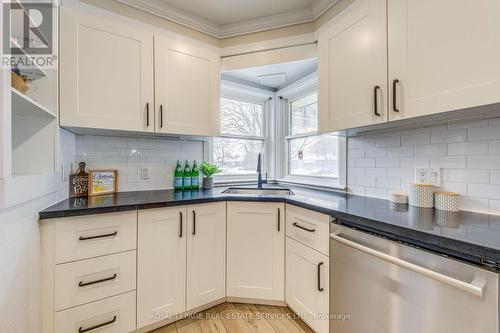 186 Fernwood Crescent, Hamilton, ON - Indoor Photo Showing Kitchen