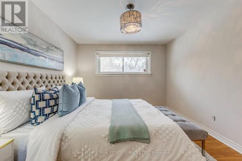 186 Fernwood Crescent, Hamilton, ON - Indoor Photo Showing Bedroom