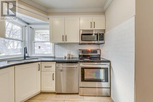 186 Fernwood Crescent, Hamilton, ON - Indoor Photo Showing Kitchen