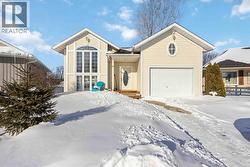 324 JACS COURT  Petrolia, ON N0N 1R0