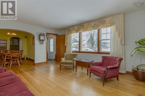 24 Penhorn Drive, Dartmouth, NS - Indoor Photo Showing Living Room