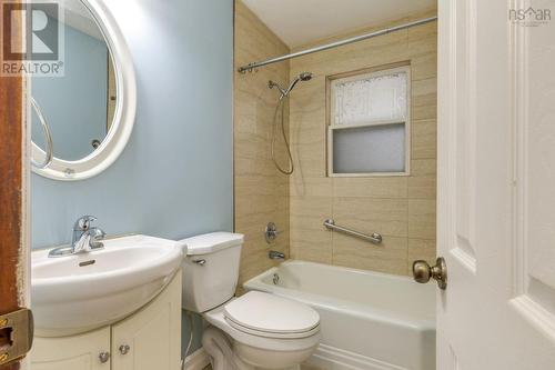 24 Penhorn Drive, Dartmouth, NS - Indoor Photo Showing Bathroom