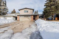 9818 75 Avenue  Grande Prairie, AB T8V 4W9