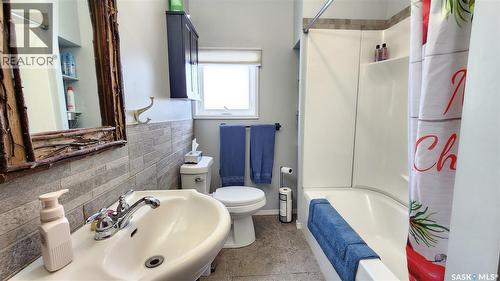 24 Railway Avenue, Meota Rm No.468, SK - Indoor Photo Showing Bathroom